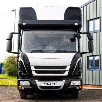 Oakley_Supreme_HorseBox-3.jpg