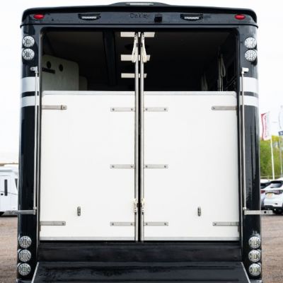 Oakley_Supreme_HorseBox-14.jpg