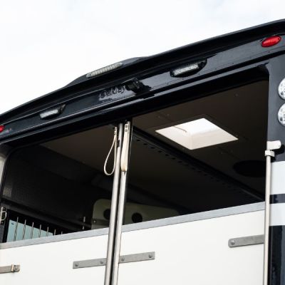 Oakley_Supreme_HorseBox-15.jpg